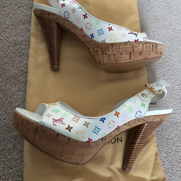 Louis Vuitton Santa Monica Sandal monogram canvas. Tried on for sizing. - Picture 9 of 10